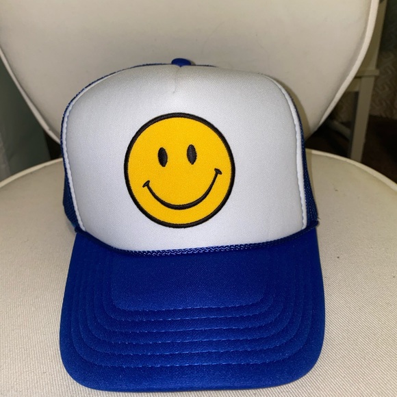 SMILEY TRUCKER HAT - Picture 1 of 3